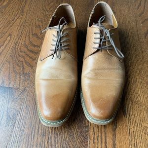Men’s tan shoes size US 9